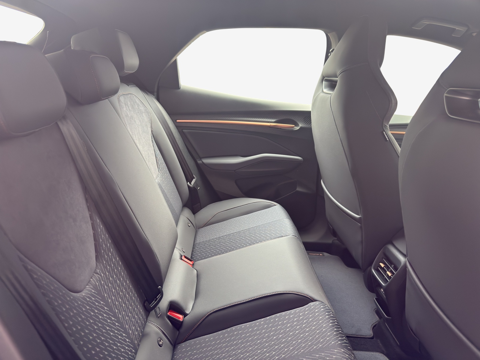 CUPRA Raval 52 kWh Dynamic+ Launch Edition-image-10