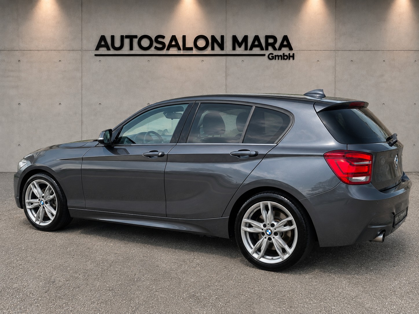 BMW M135i xDrive Steptronic-image-3