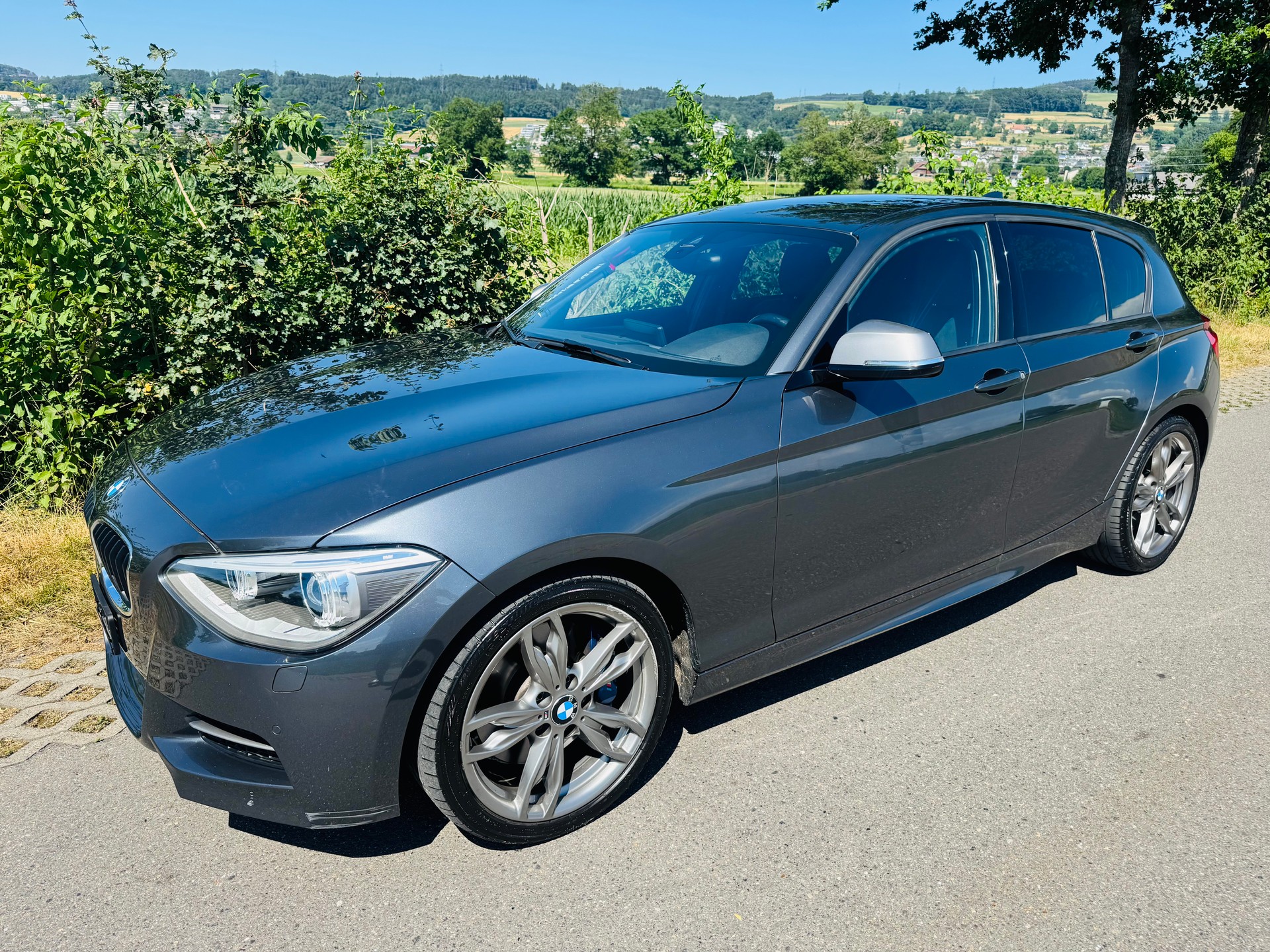 BMW M135i xDrive Steptronic-image-0