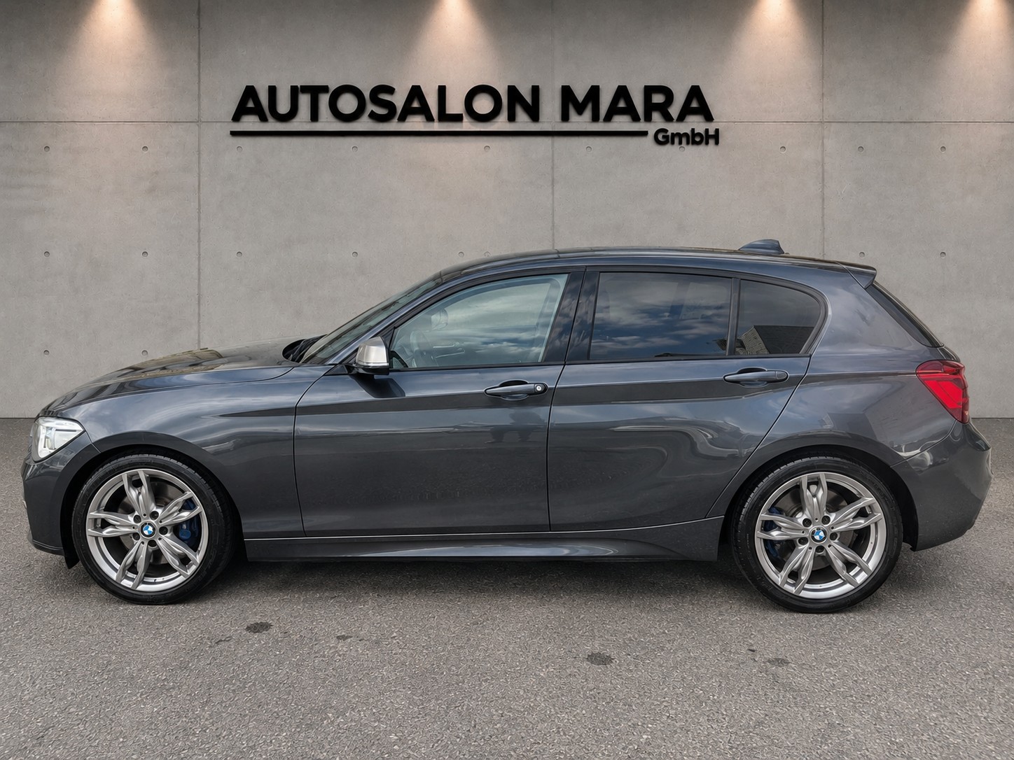 BMW M135i xDrive Steptronic-image-1