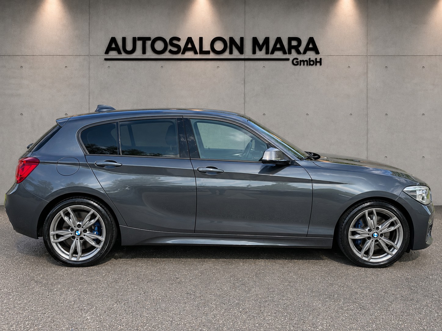 BMW M135i xDrive Steptronic-image-6