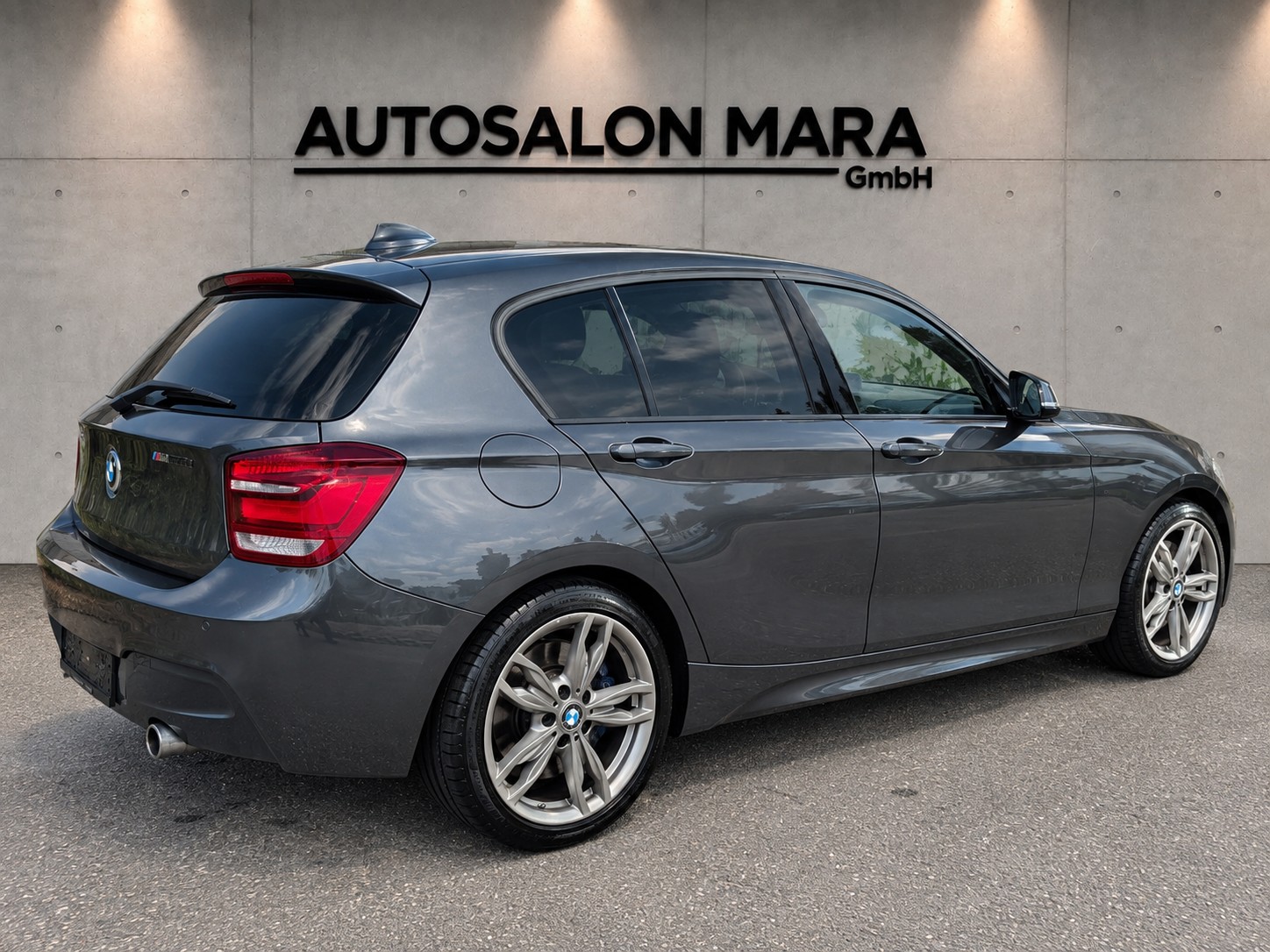 BMW M135i xDrive Steptronic-image-5