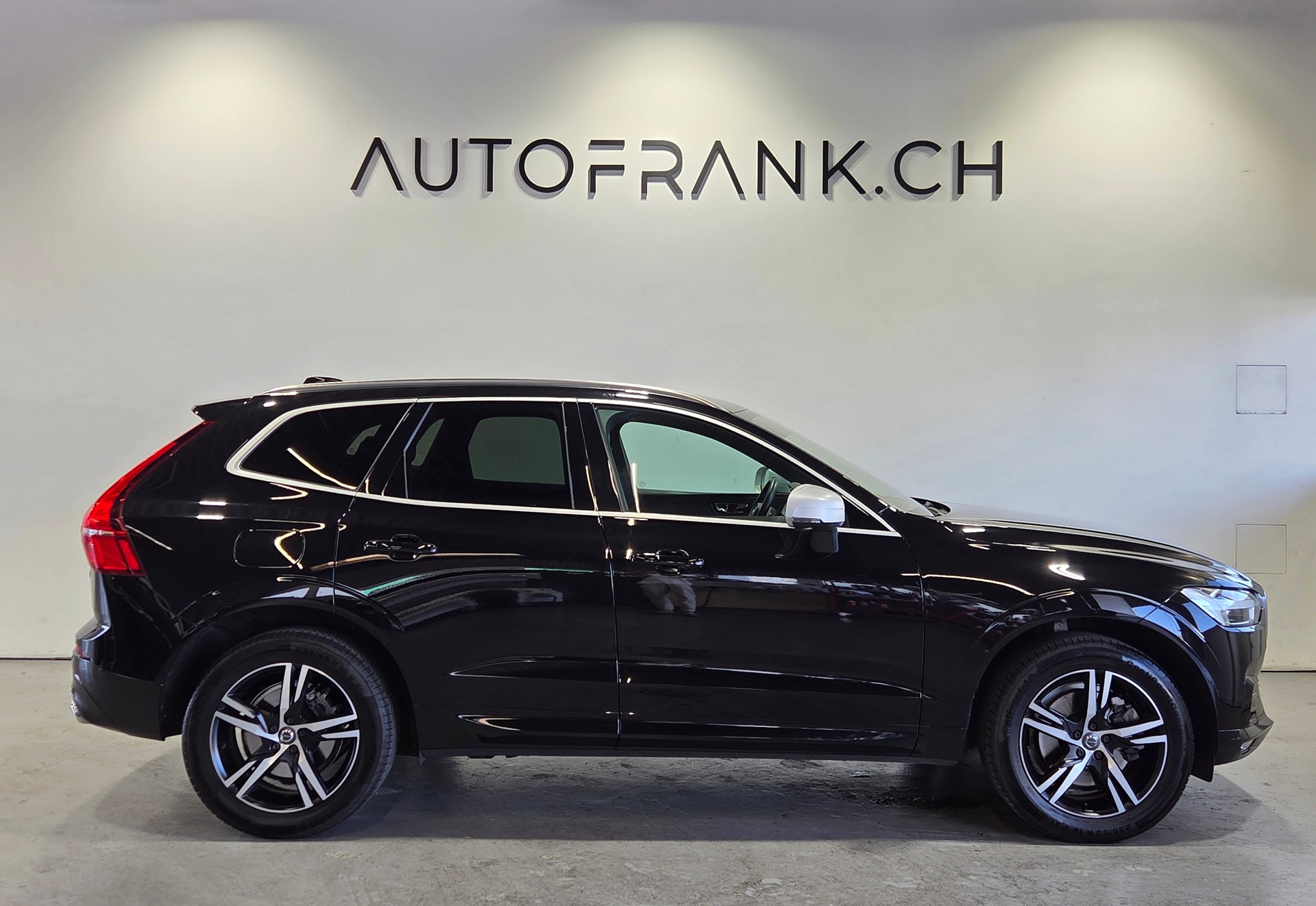 VOLVO XC60 2.0 T6 R-Design AWD-image-1