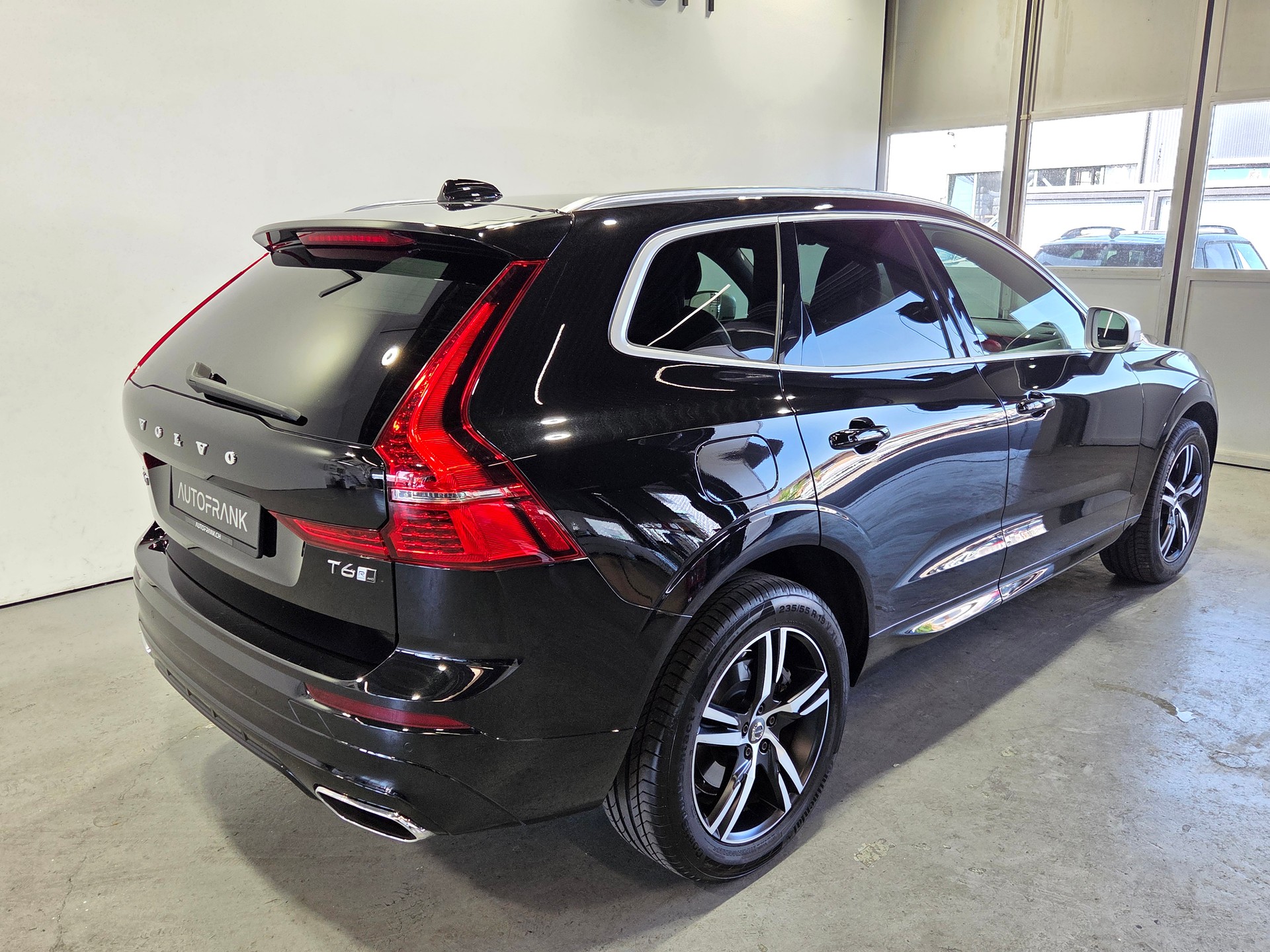 VOLVO XC60 2.0 T6 R-Design AWD-image-15