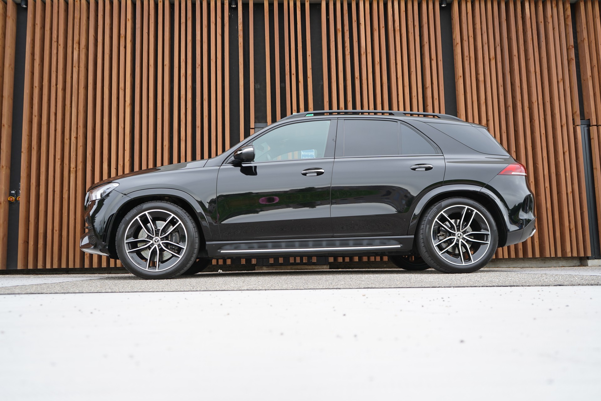 MERCEDES-BENZ GLE 450 4MATIC AMG LINE BLACK 9G-TRONIC l 367 PS-image-1