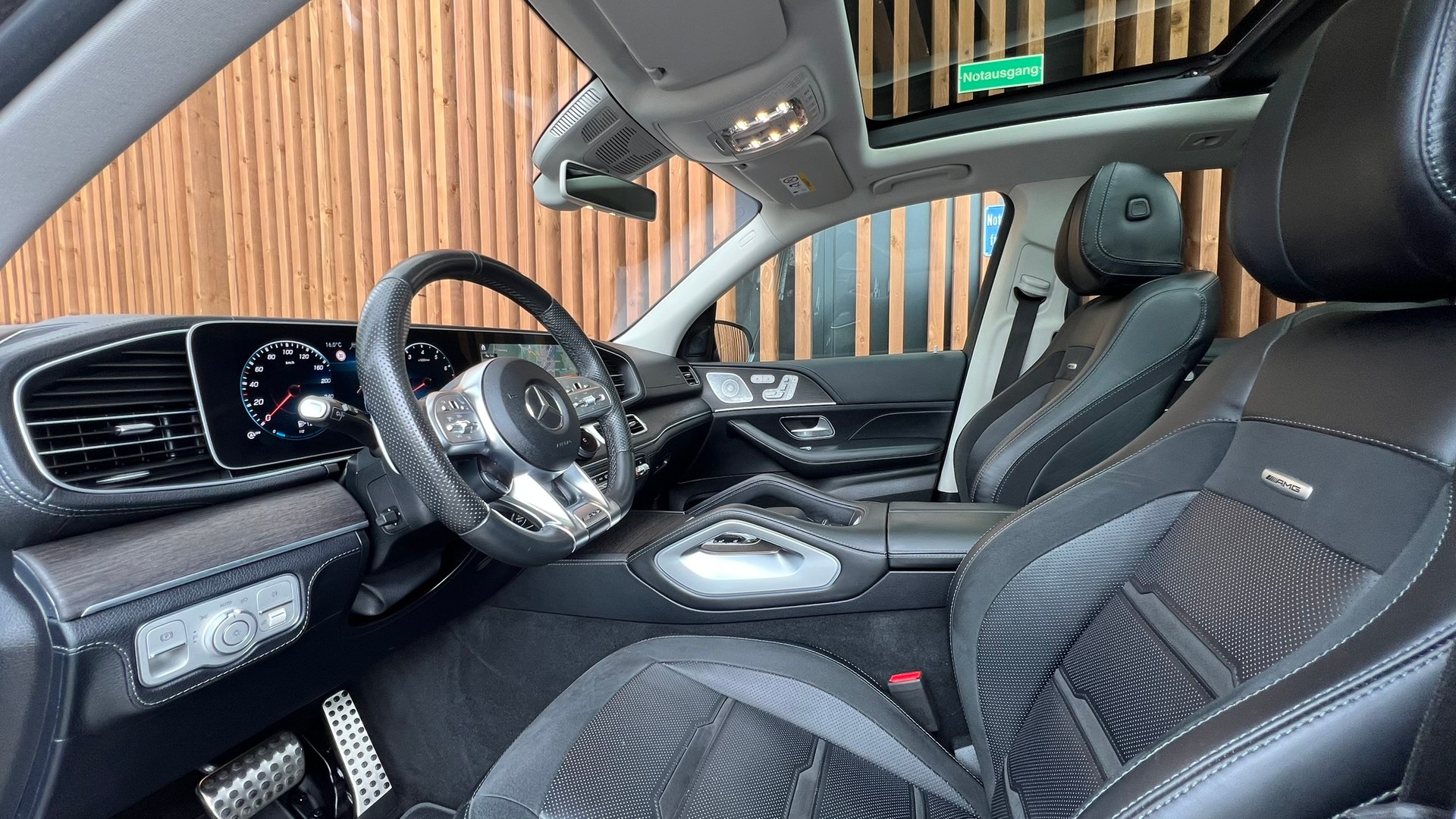 MERCEDES-BENZ GLE 450 4MATIC AMG LINE BLACK 9G-TRONIC l 367 PS-image-24