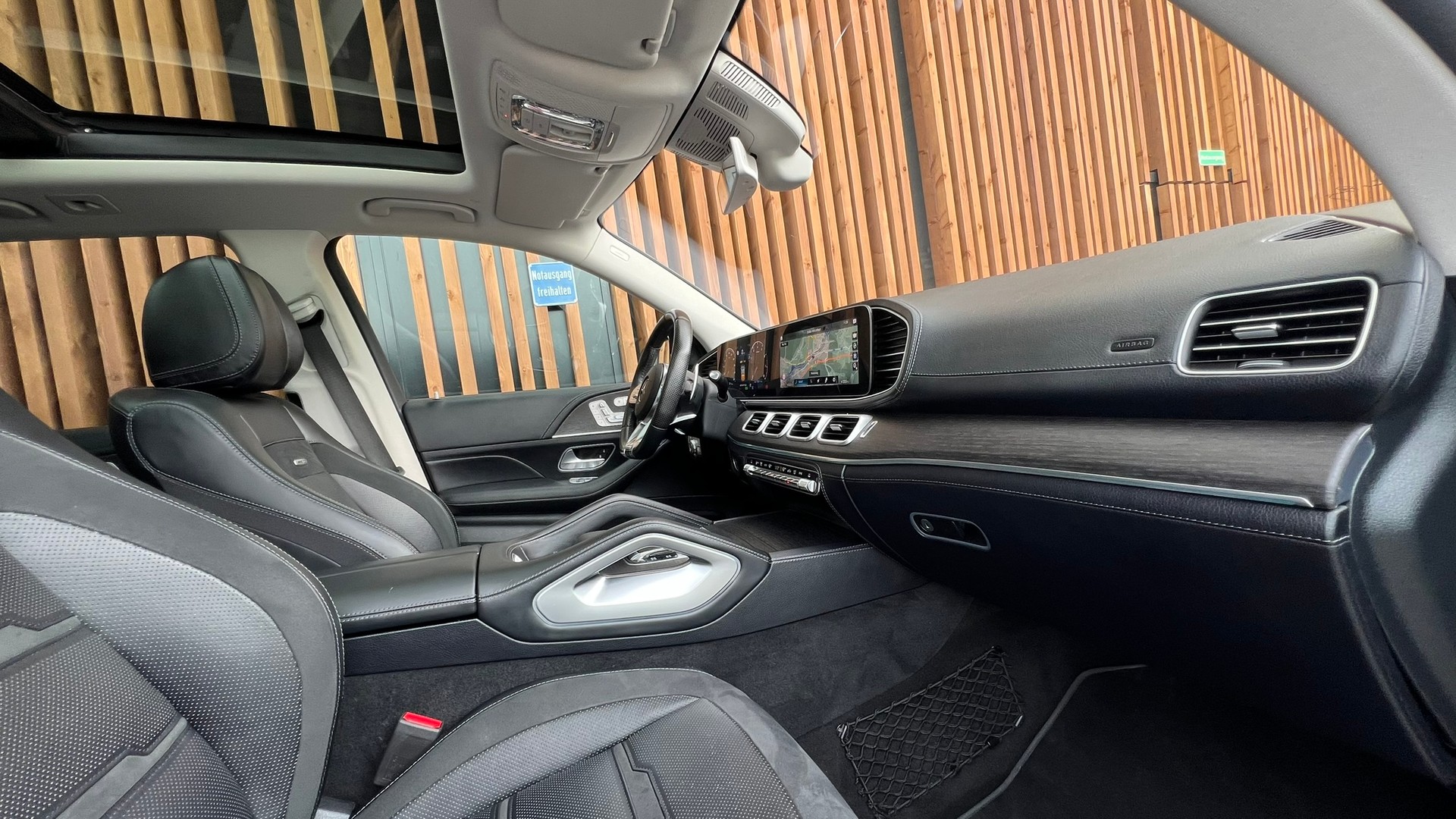 MERCEDES-BENZ GLE 450 4MATIC AMG LINE BLACK 9G-TRONIC l 367 PS-image-22