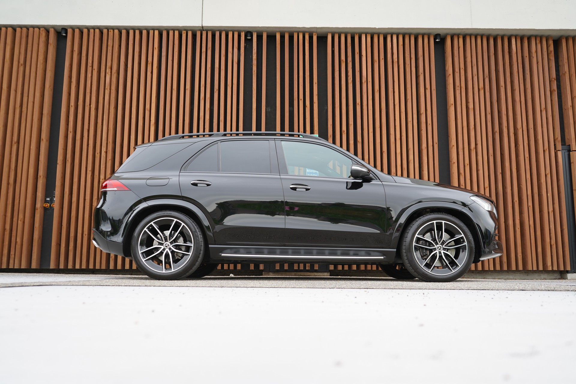 MERCEDES-BENZ GLE 450 4MATIC AMG LINE BLACK 9G-TRONIC l 367 PS-image-0