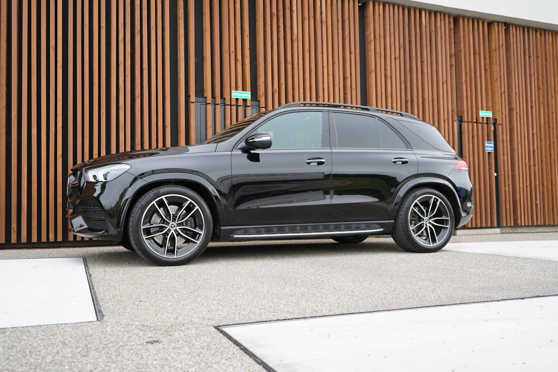 MERCEDES-BENZ GLE 450 4MATIC AMG LINE BLACK 9G-TRONIC l 367 PS-image-4