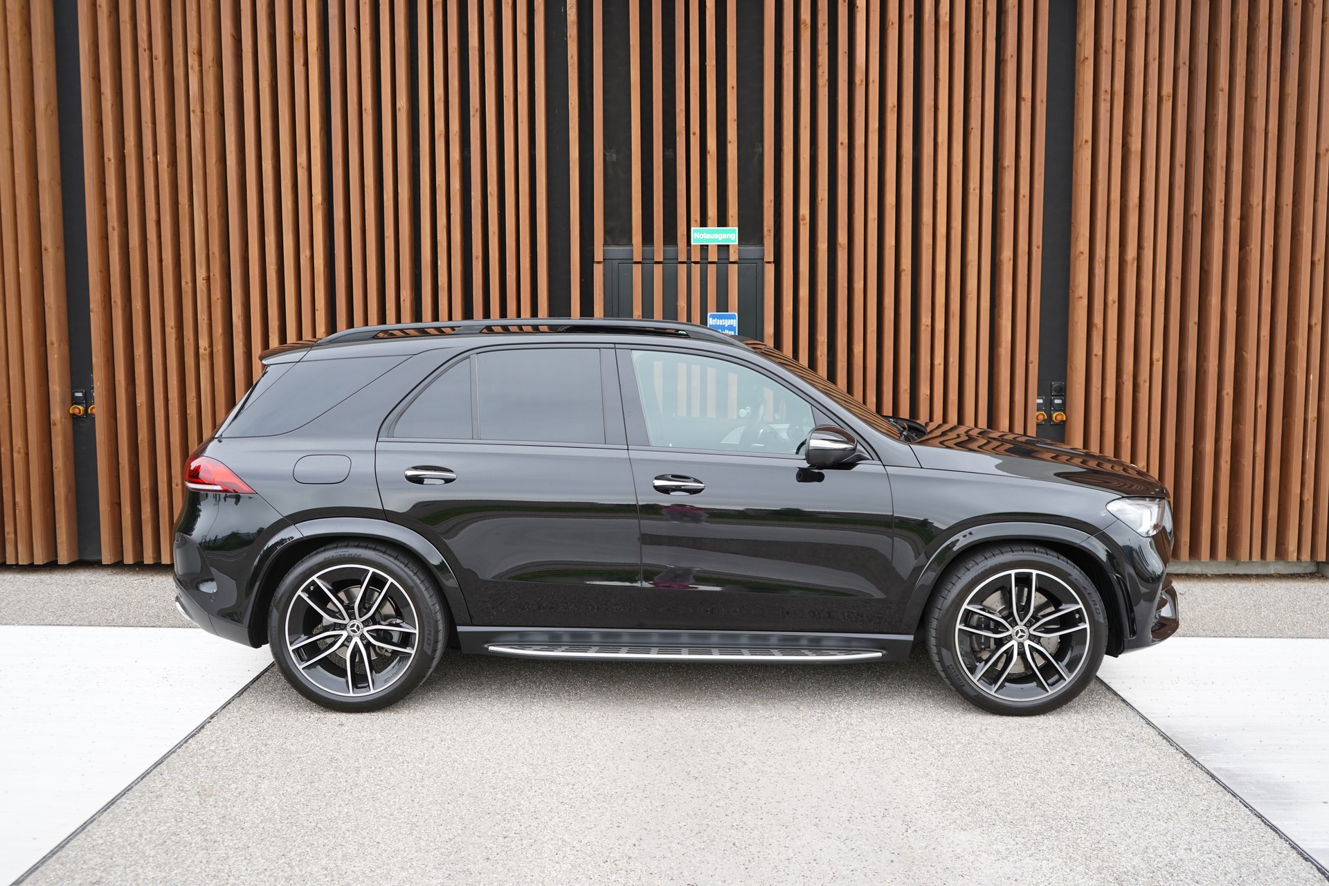 MERCEDES-BENZ GLE 450 4MATIC AMG LINE BLACK 9G-TRONIC l 367 PS-image-2
