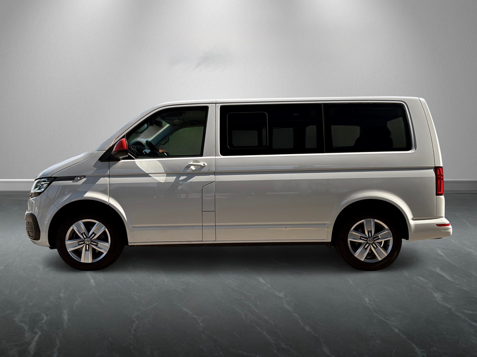 VW T6.1 Multivan 2.0 TDI Family DSG-showroom-element-1