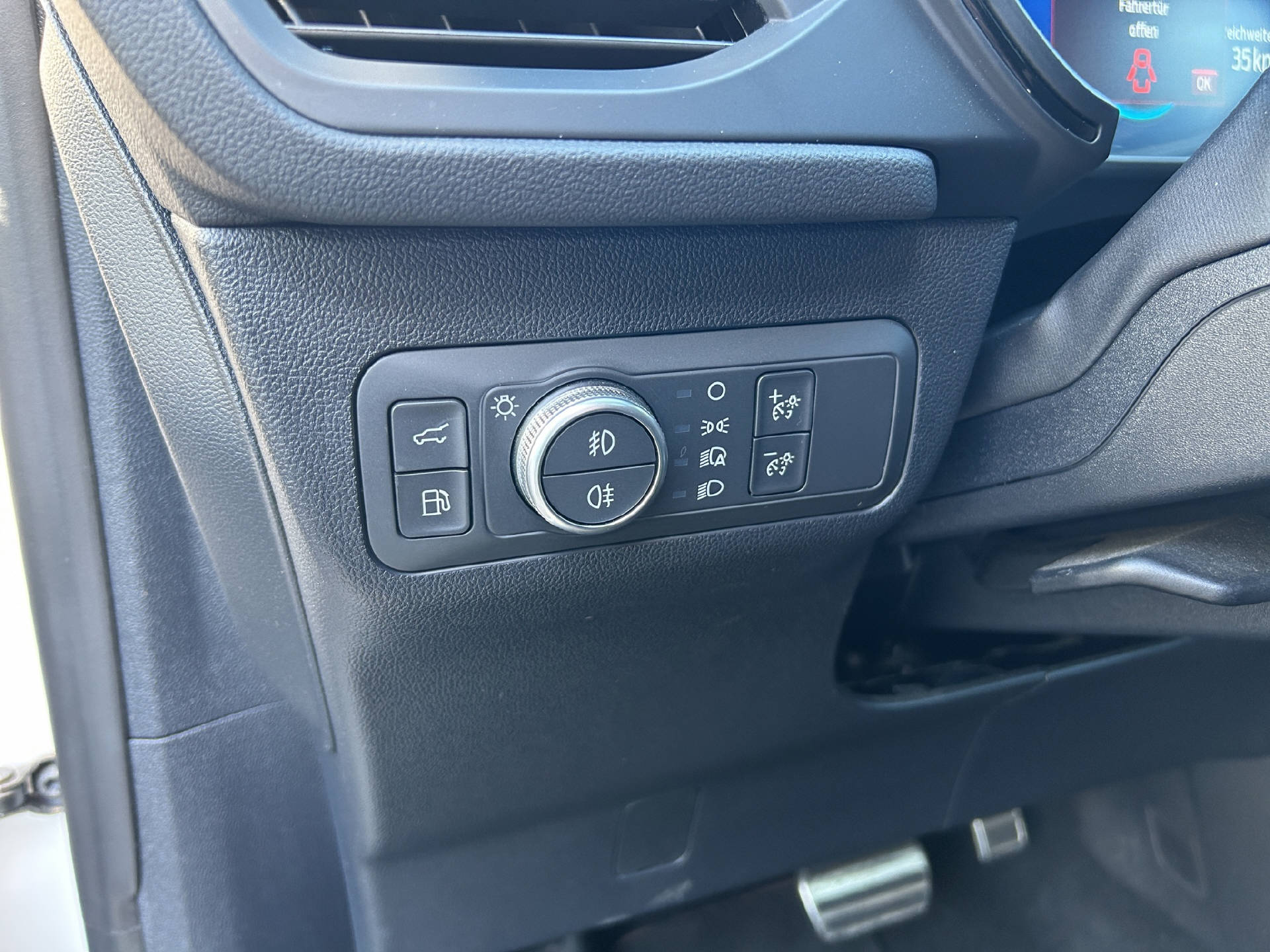 FORD Kuga 2.5 Plug-in Hybrid ST-Line X-image-28