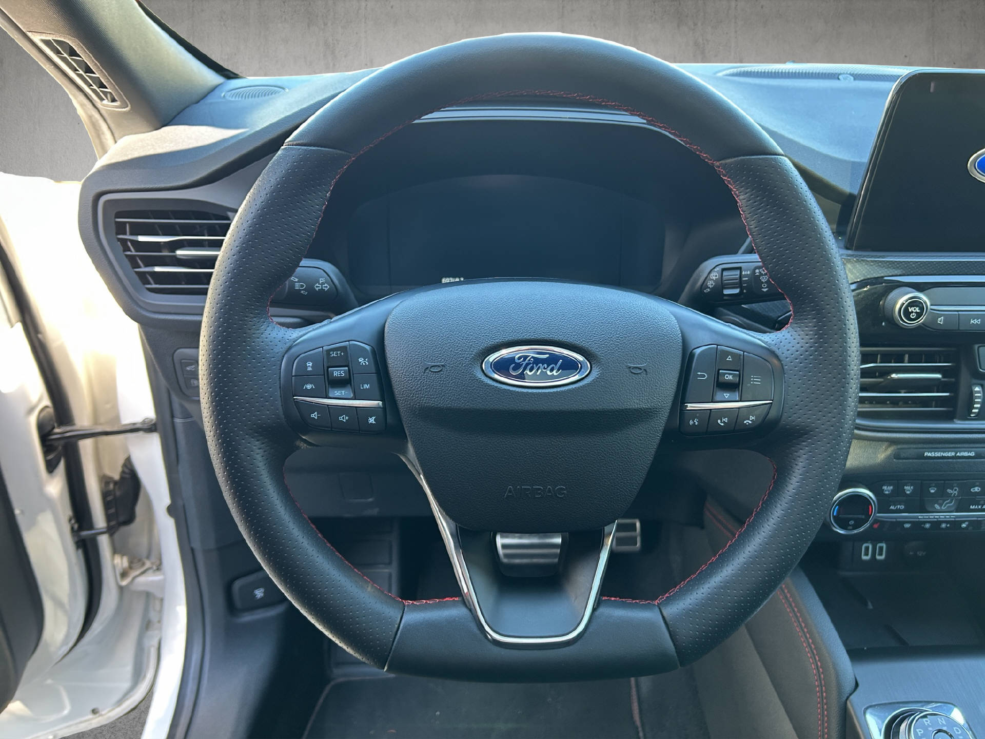 FORD Kuga 2.5 Plug-in Hybrid ST-Line X-image-10