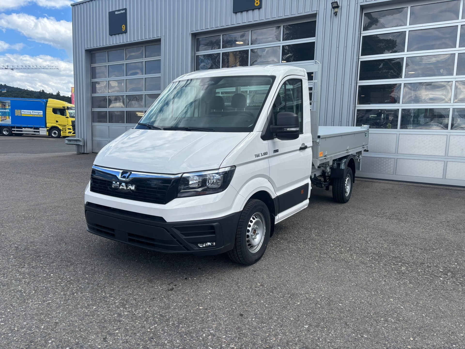 MAN TGE 3.180 4x4 Standard A-image-0