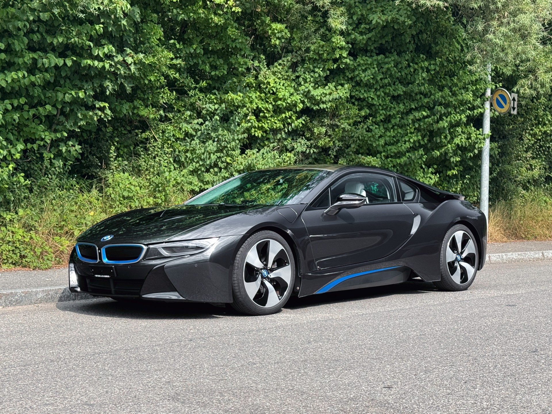 BMW i8 Coupé-showroom-element-1