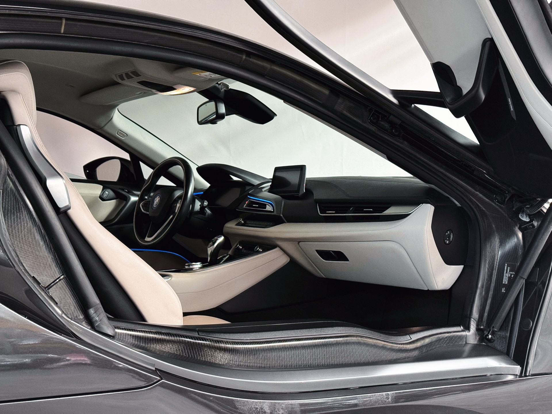 BMW i8 Coupé-image-18