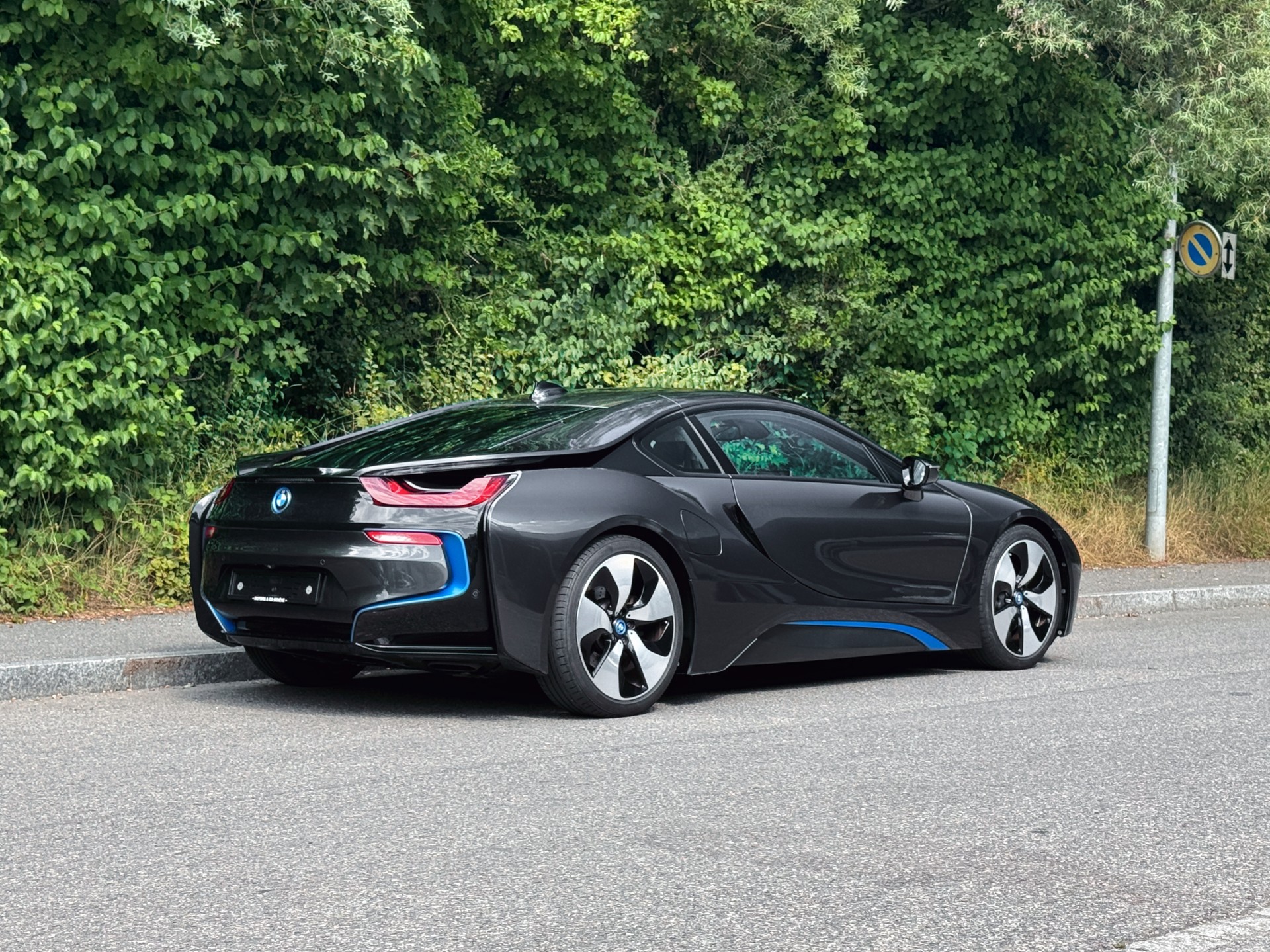 BMW i8 Coupé-image-4