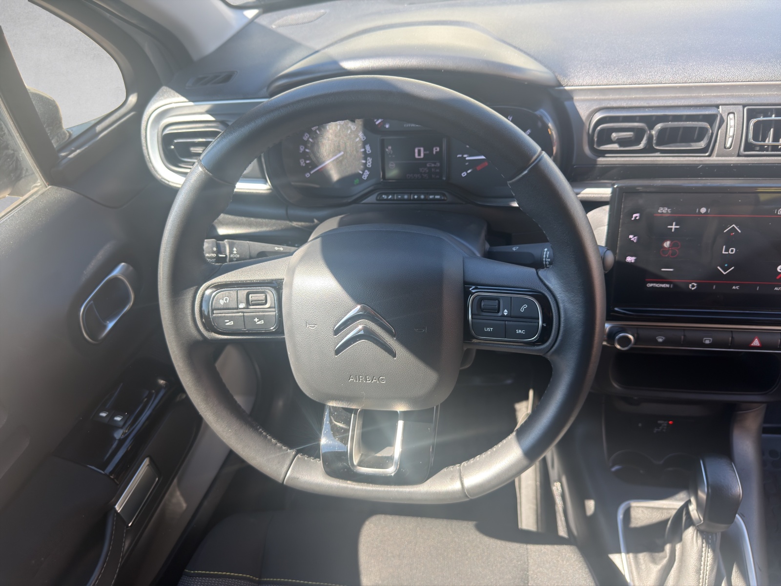 CITROEN C3 1.2i PureTech Shine EAT6-image-12
