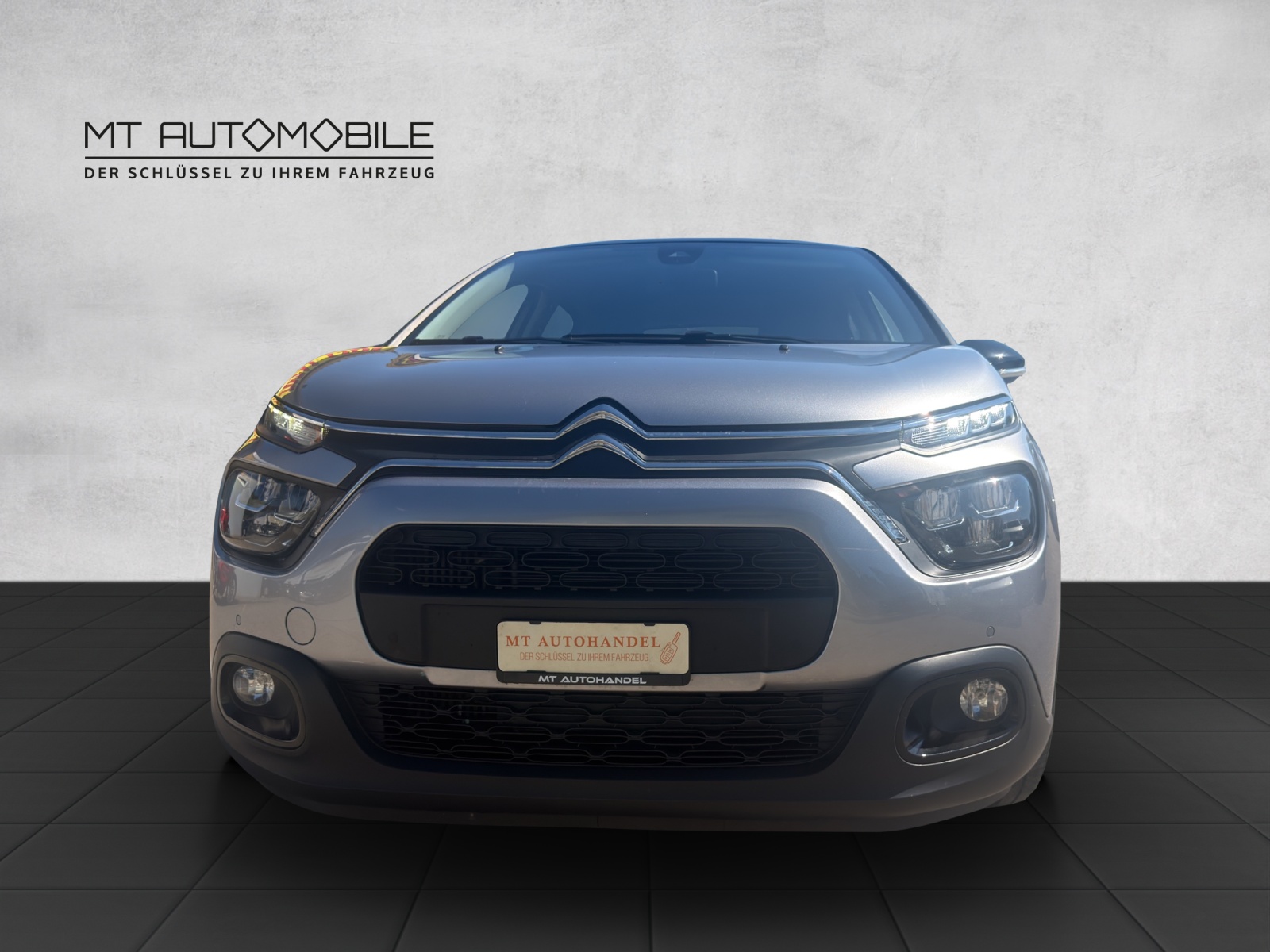 CITROEN C3 1.2i PureTech Shine EAT6-image-1