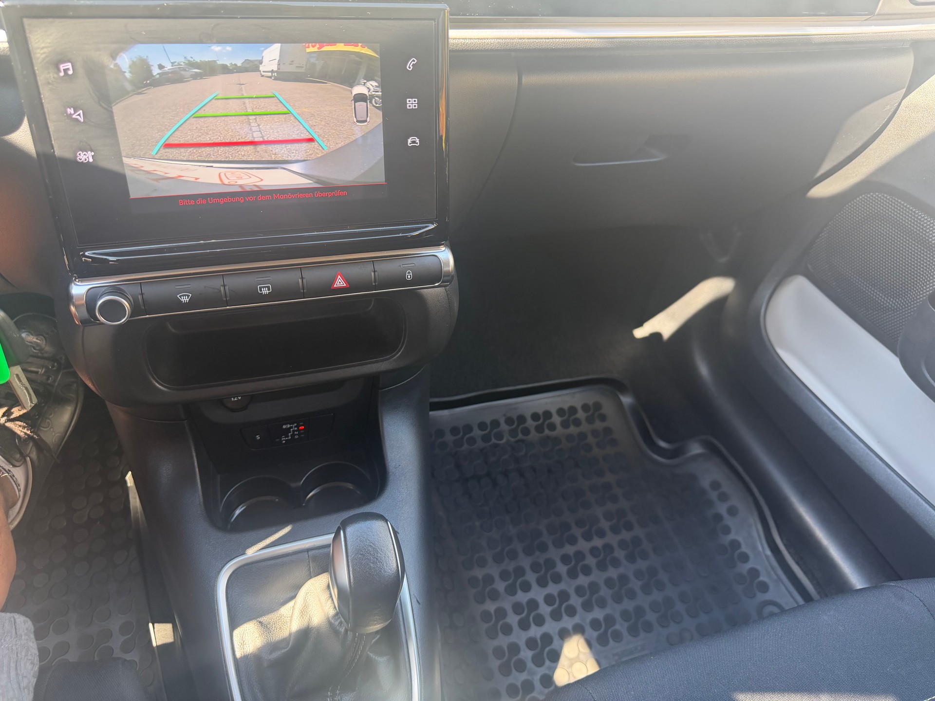 CITROEN C3 1.2i PureTech Shine EAT6-image-9