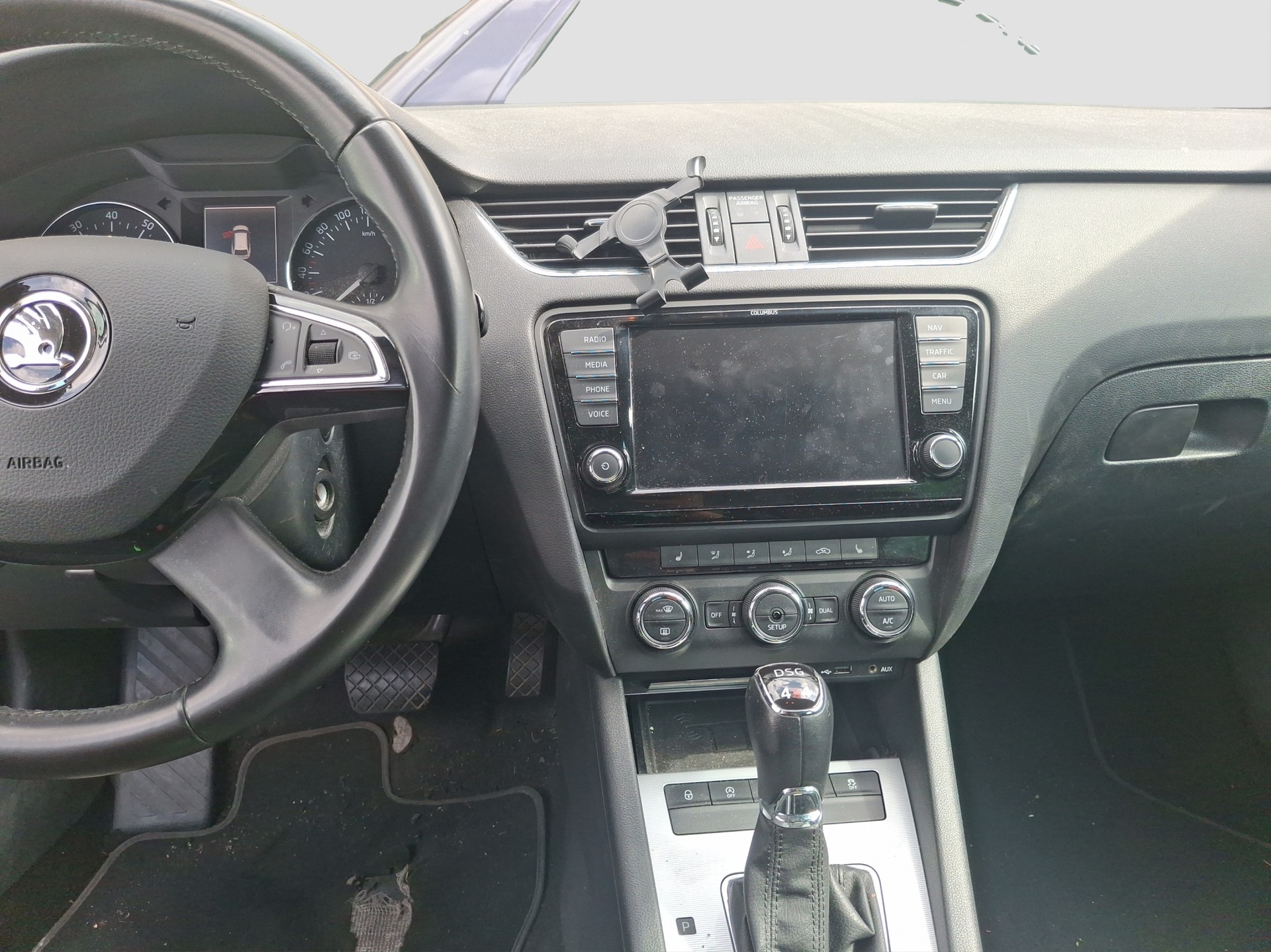 SKODA Octavia Combi 1.8 TSI Ambition 4x4 DSG-image-8
