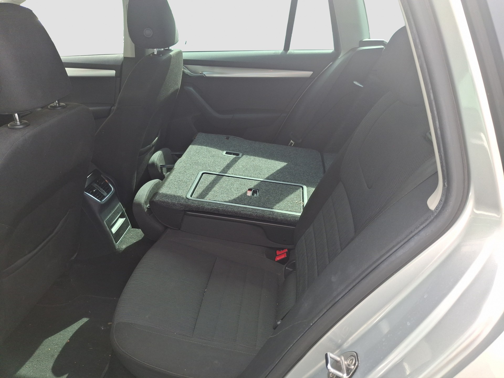 SKODA Octavia Combi 1.8 TSI Ambition 4x4 DSG-image-6