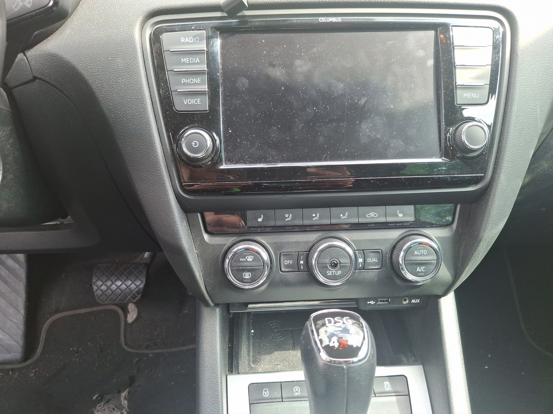 SKODA Octavia Combi 1.8 TSI Ambition 4x4 DSG-image-9