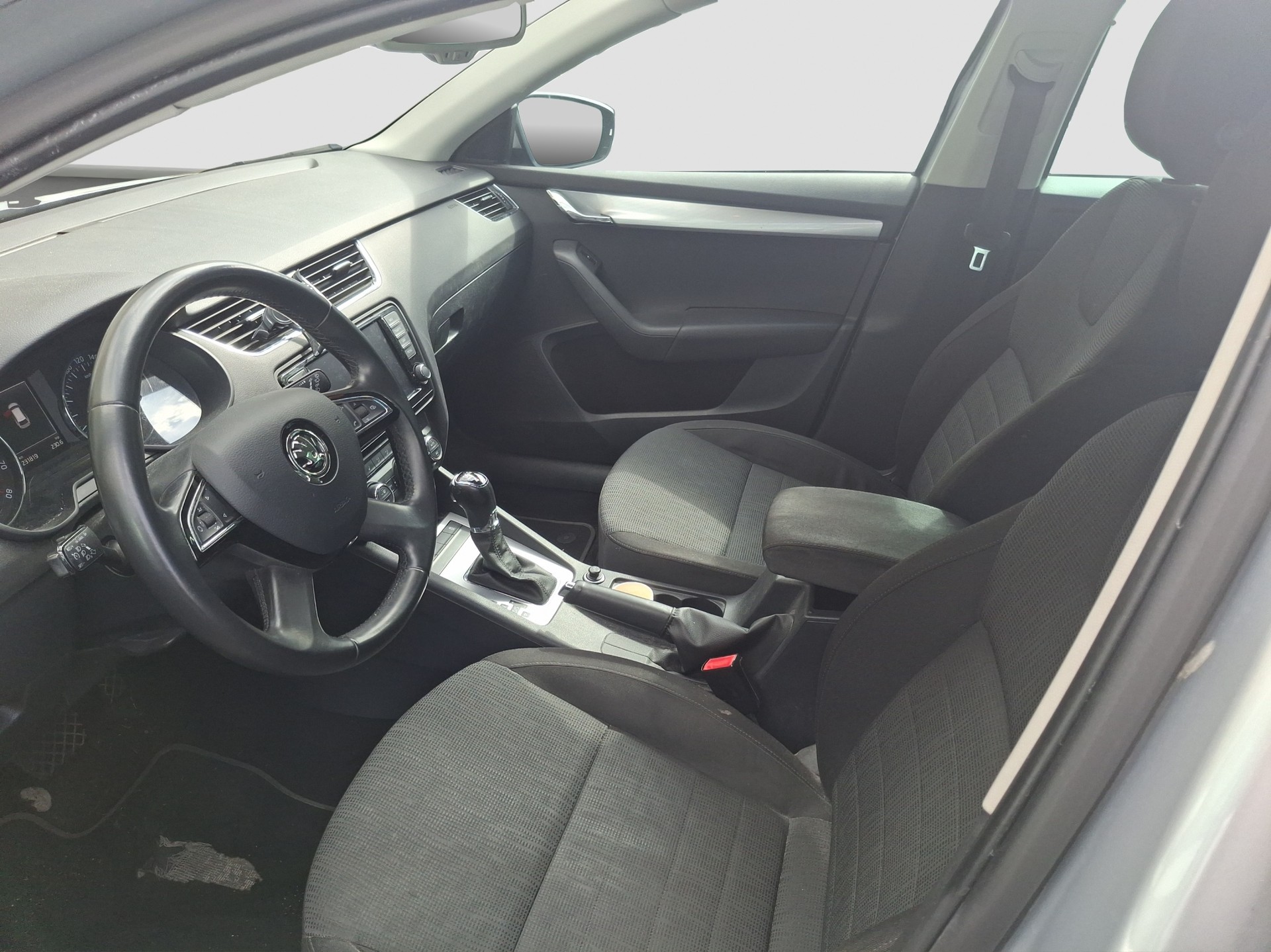 SKODA Octavia Combi 1.8 TSI Ambition 4x4 DSG-image-7