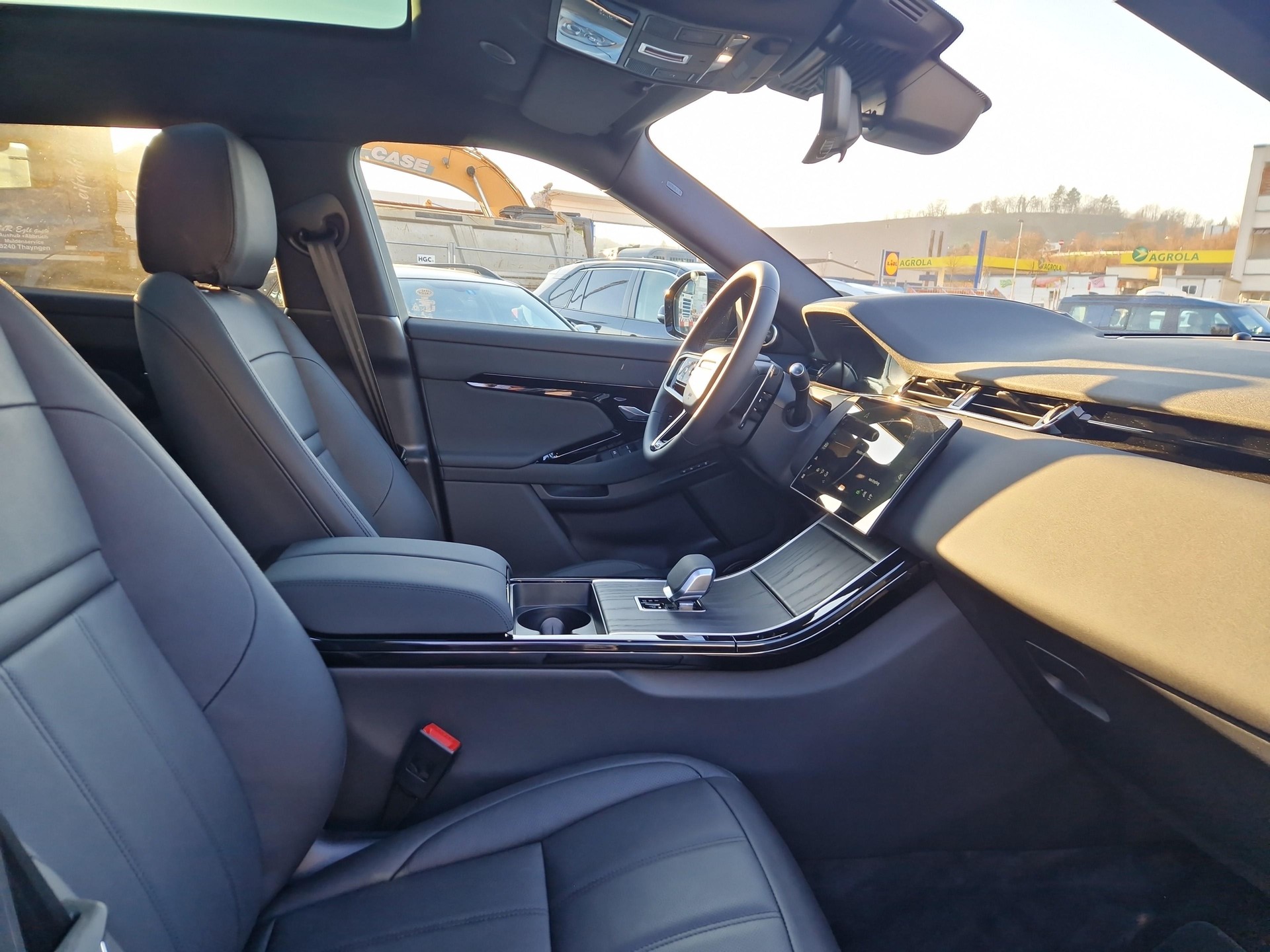 LAND ROVER Range Rover Evoque 1.5 T 270e Dynamic SE-image-8