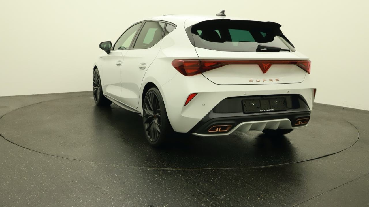 CUPRA LEON 1.5 e-HYBRID pHEV VZ Black Edition-image-3