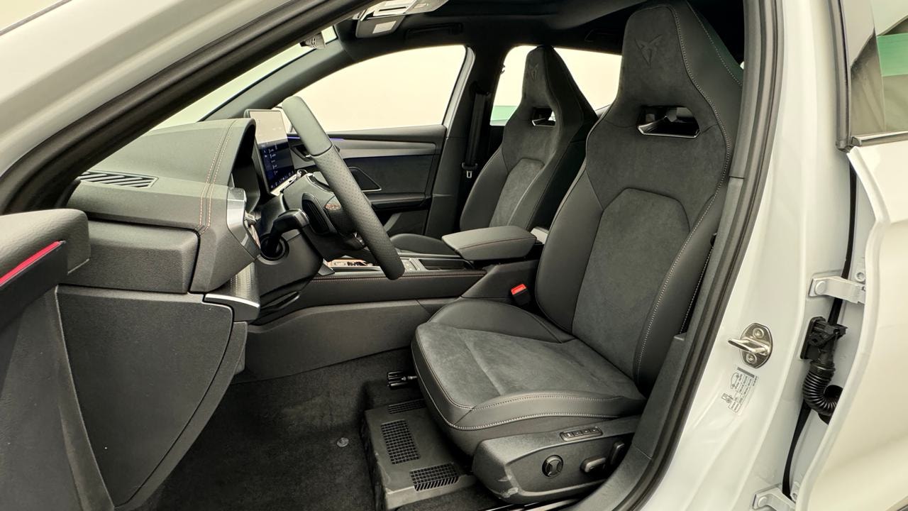 CUPRA LEON 1.5 e-HYBRID pHEV VZ Black Edition-image-4