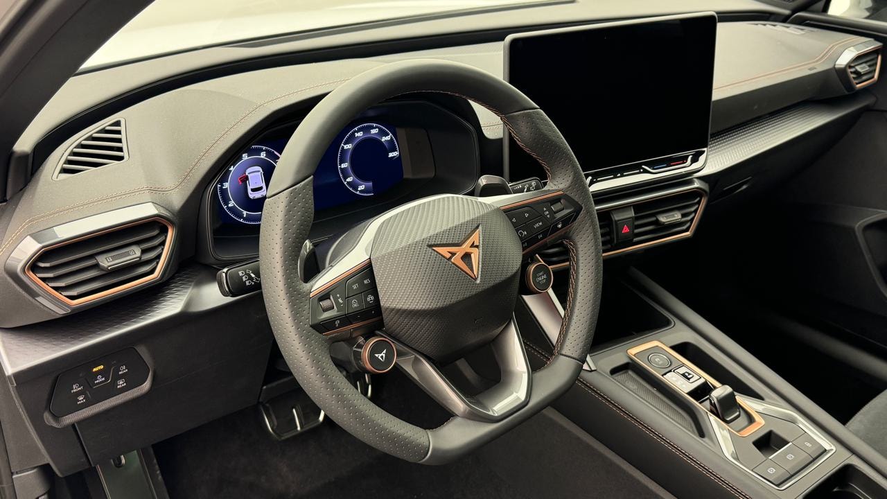 CUPRA LEON 1.5 e-HYBRID pHEV VZ Black Edition-image-6