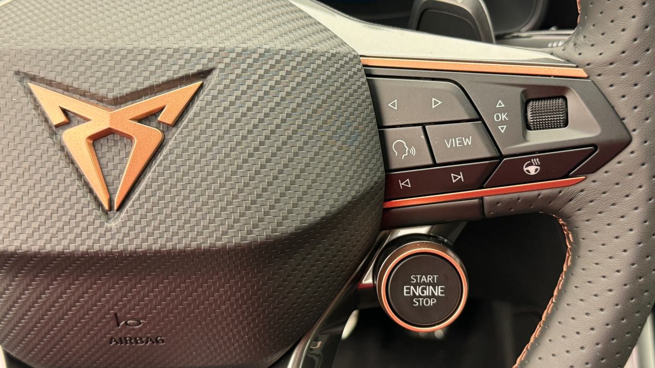 CUPRA LEON 1.5 e-HYBRID pHEV VZ Black Edition-image-9