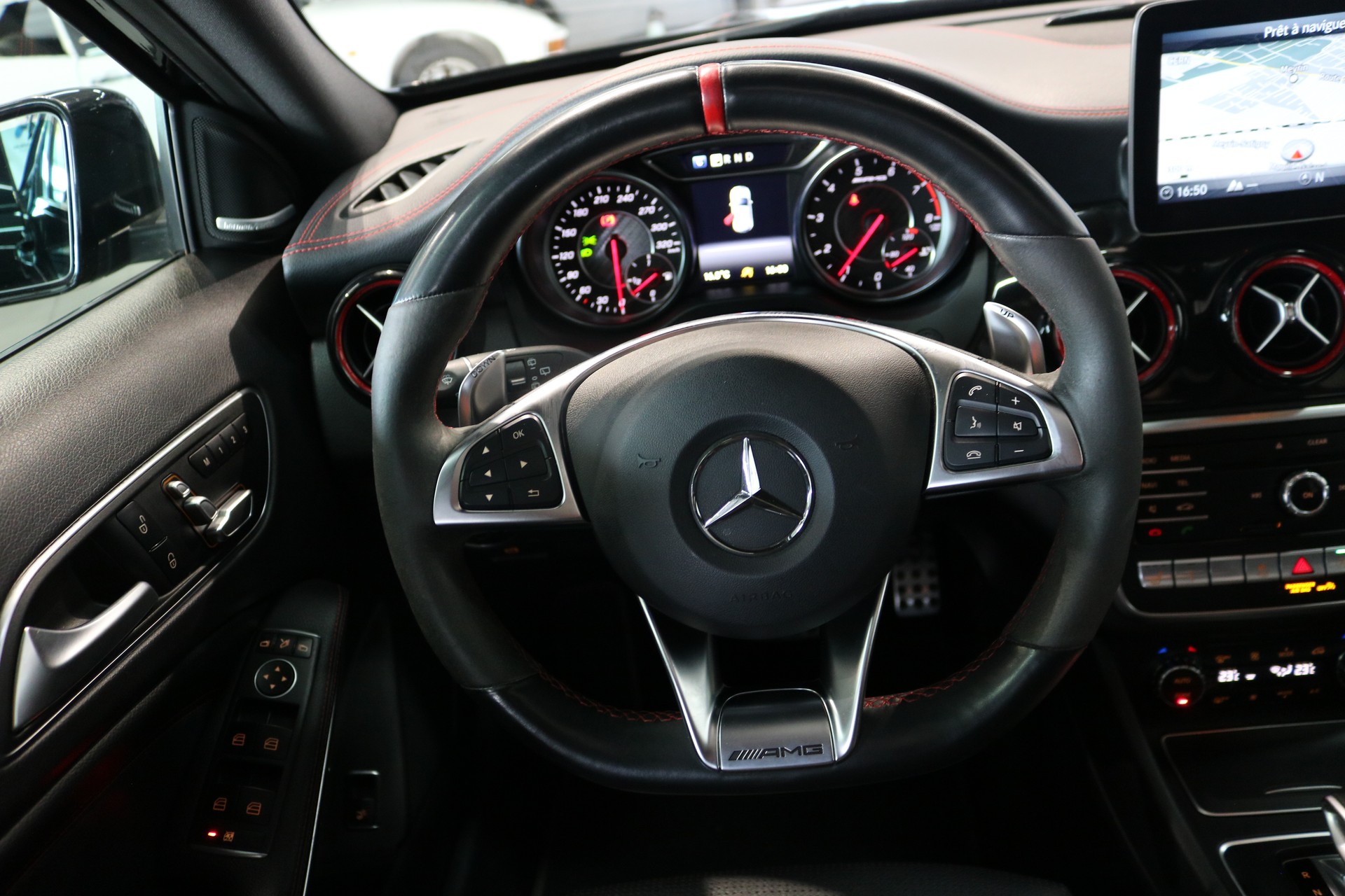 MERCEDES-BENZ GLA 45 AMG Night Edition 4Matic 7G-DCT-image-41