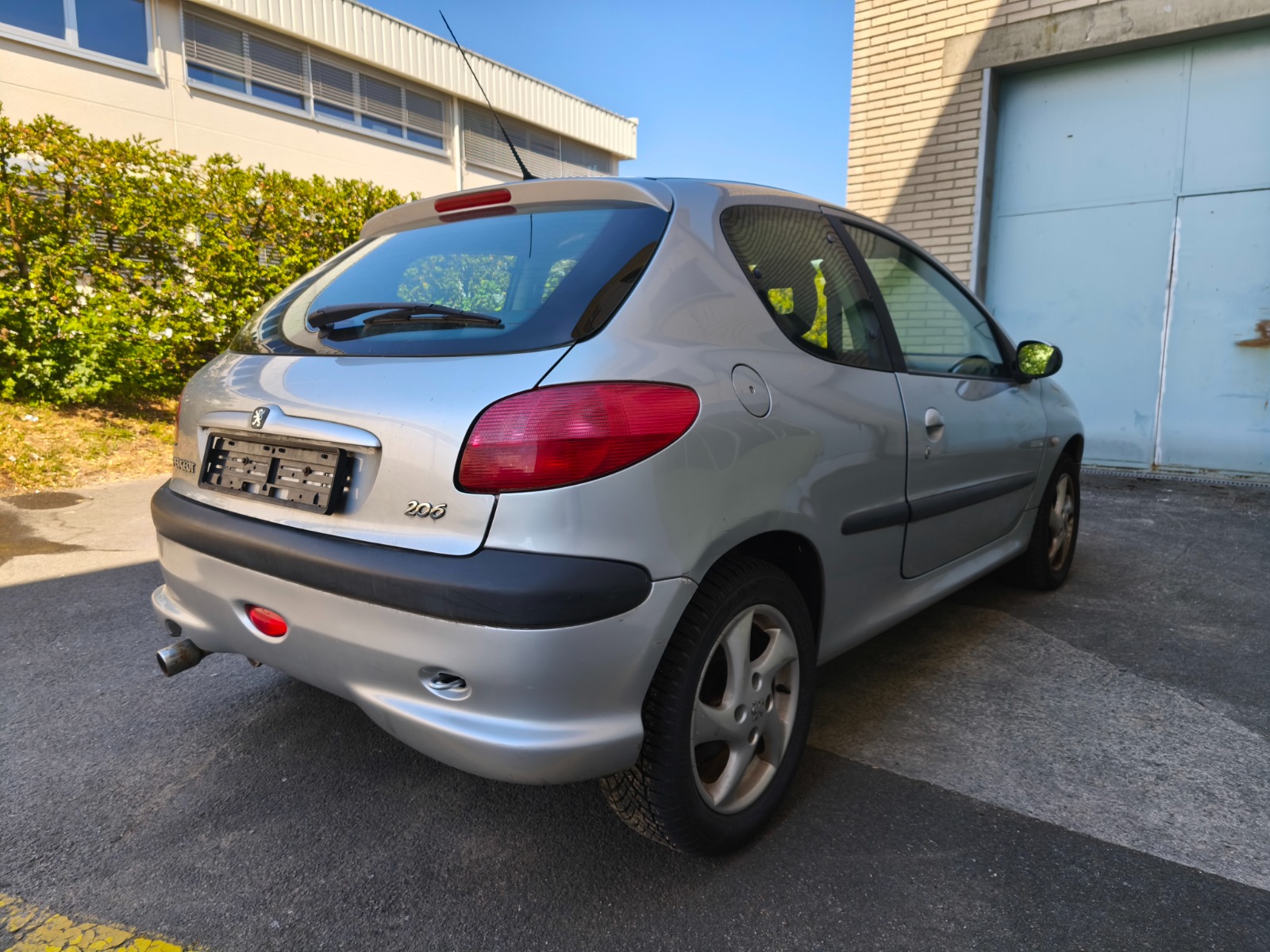 PEUGEOT 206 1.6 16V (XT) Premium-image-3