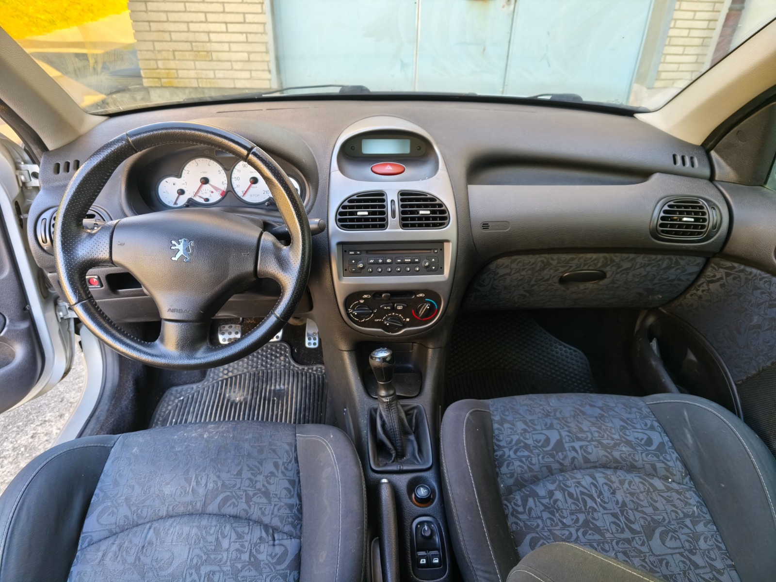 PEUGEOT 206 1.6 16V (XT) Premium-image-6