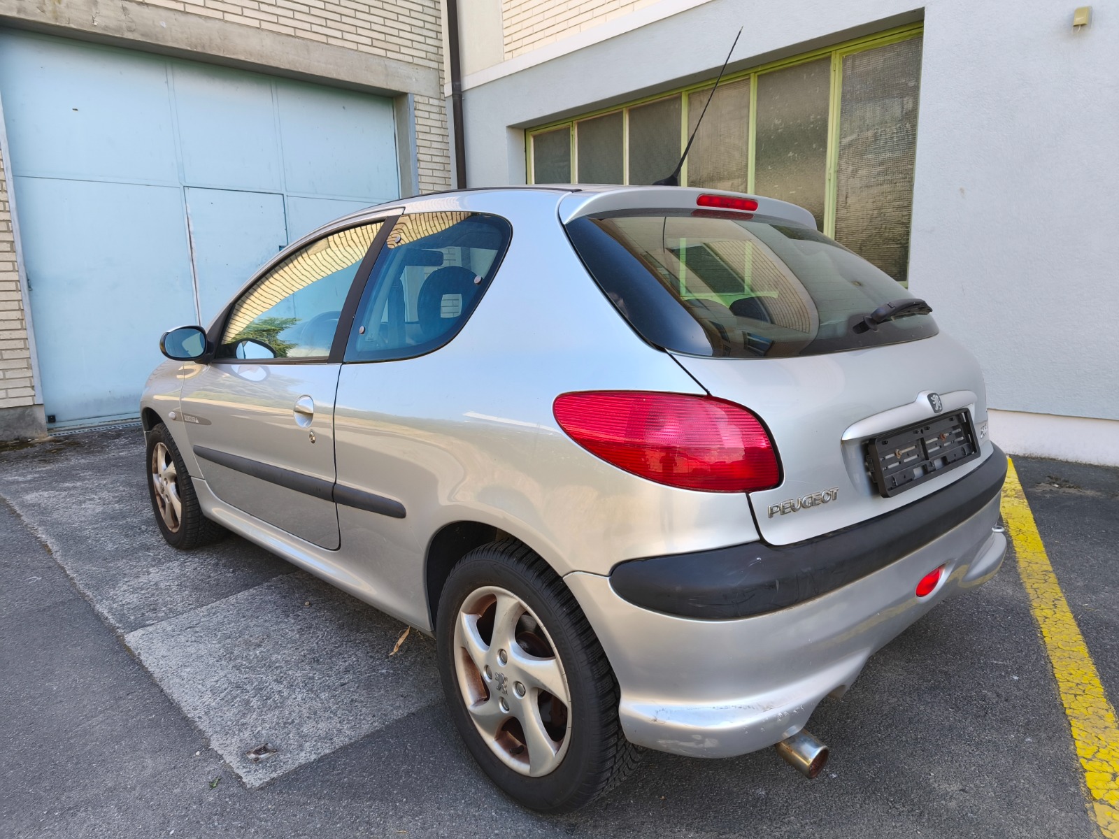 PEUGEOT 206 1.6 16V (XT) Premium-image-5