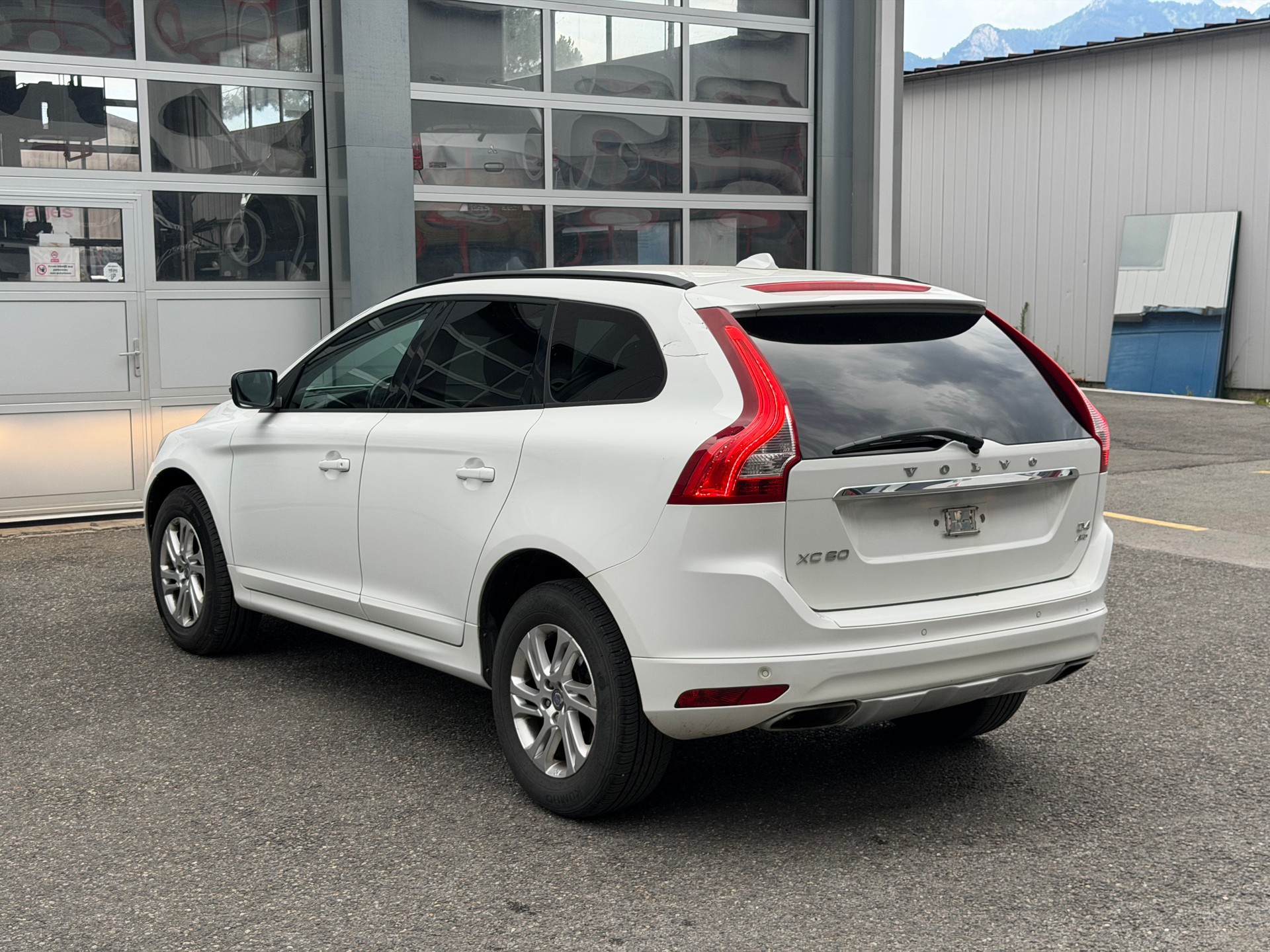VOLVO XC60 D4 AWD Kinetic Geartronic-image-5