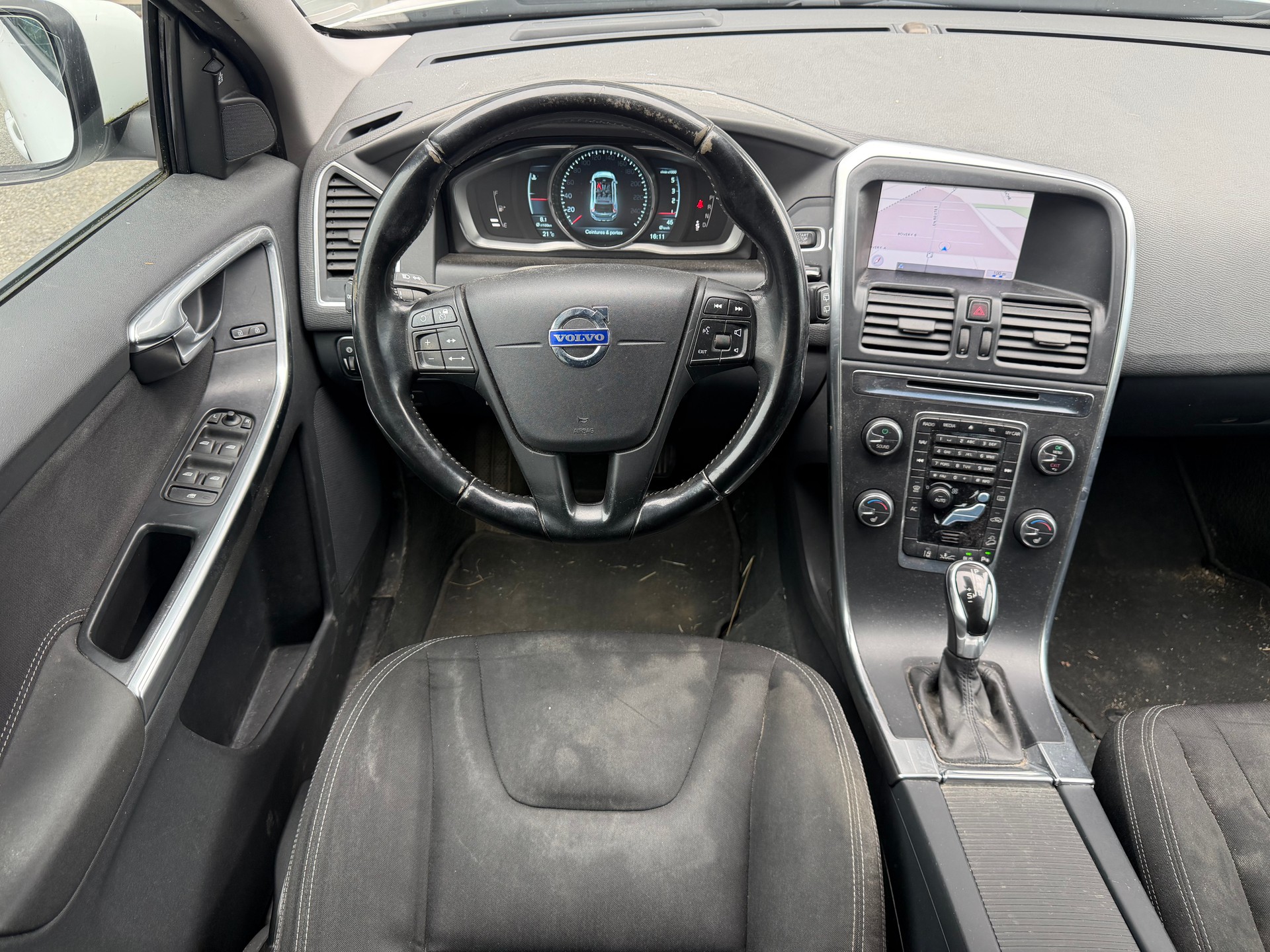 VOLVO XC60 D4 AWD Kinetic Geartronic-image-8