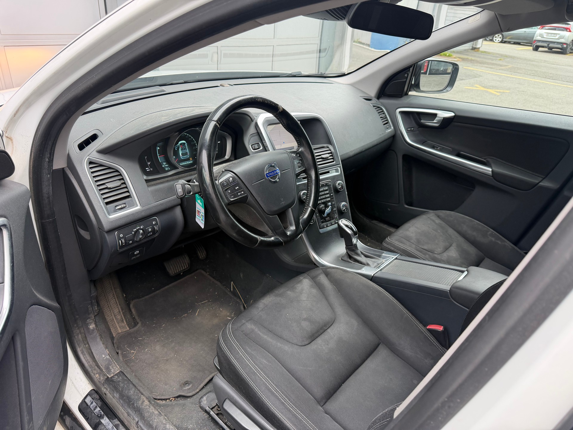 VOLVO XC60 D4 AWD Kinetic Geartronic-image-9