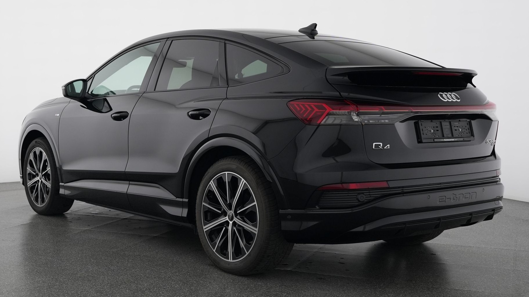 AUDI Q4 Sportback e-tron 50 quattro S-Line Modell 2024 mit Anhängerkupplung-image-2