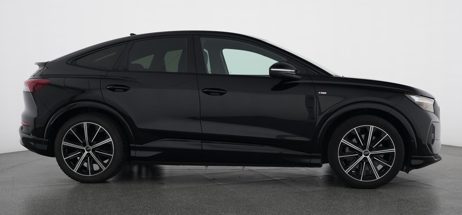 AUDI Q4 Sportback e-tron 50 quattro S-Line Modell 2024 mit Anhängerkupplung-image-4