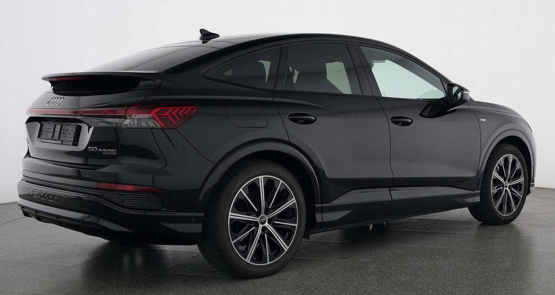 AUDI Q4 Sportback e-tron 50 quattro S-Line Modell 2024 mit Anhängerkupplung-image-3