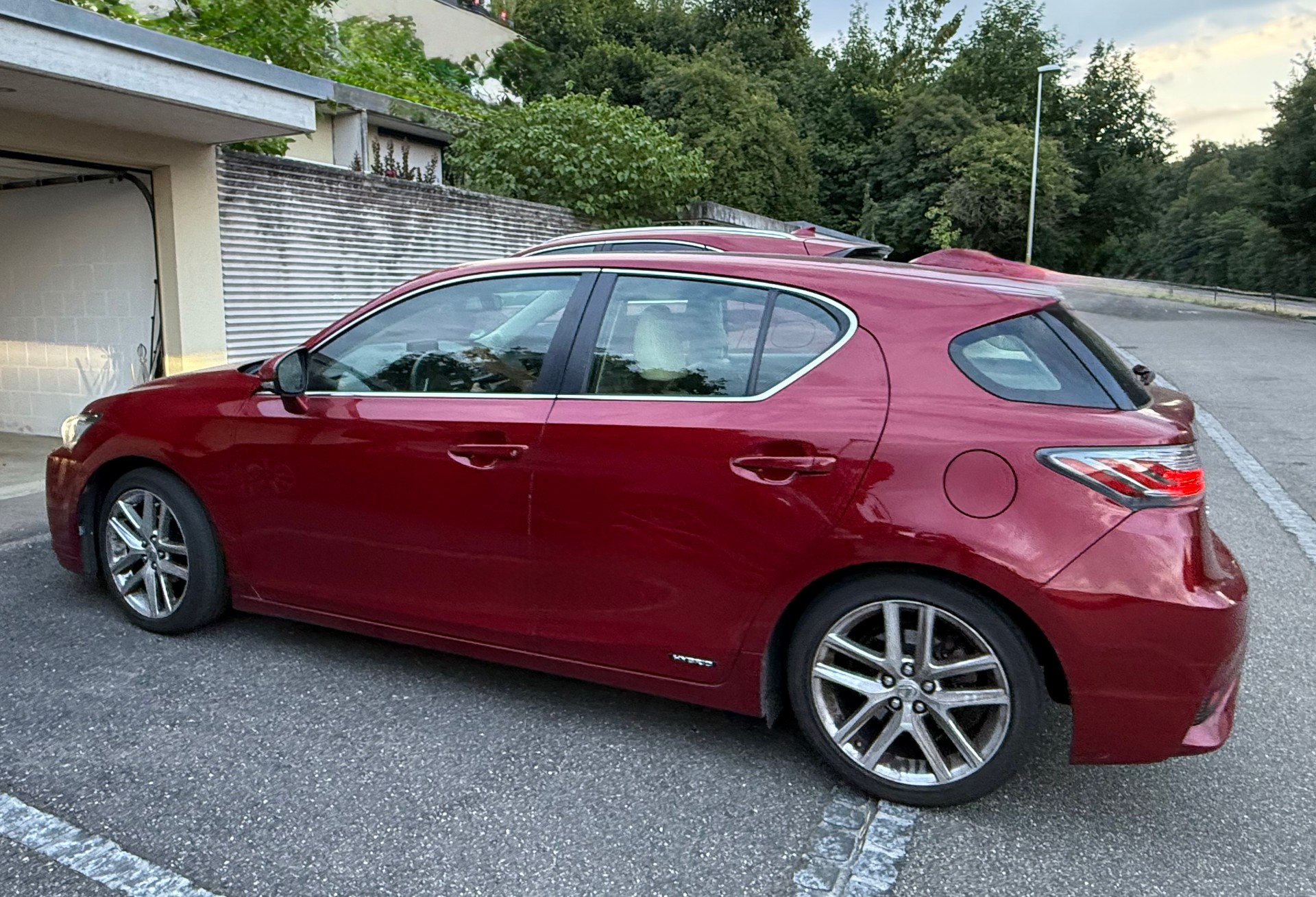 LEXUS 200h Excellence-image-1