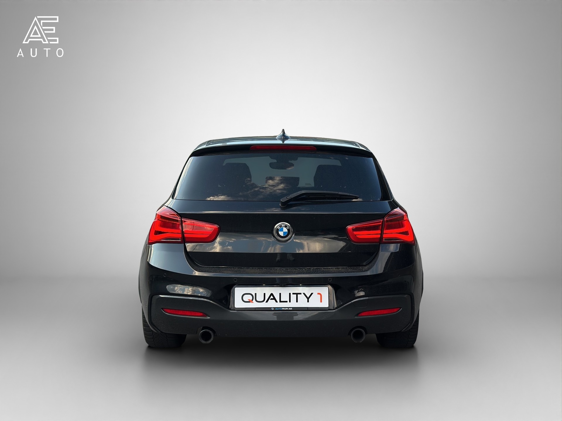 BMW M135i xDrive Steptronic-image-5