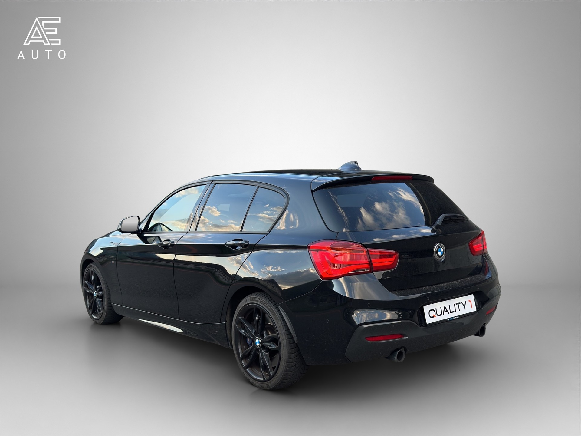 BMW M135i xDrive Steptronic-image-4