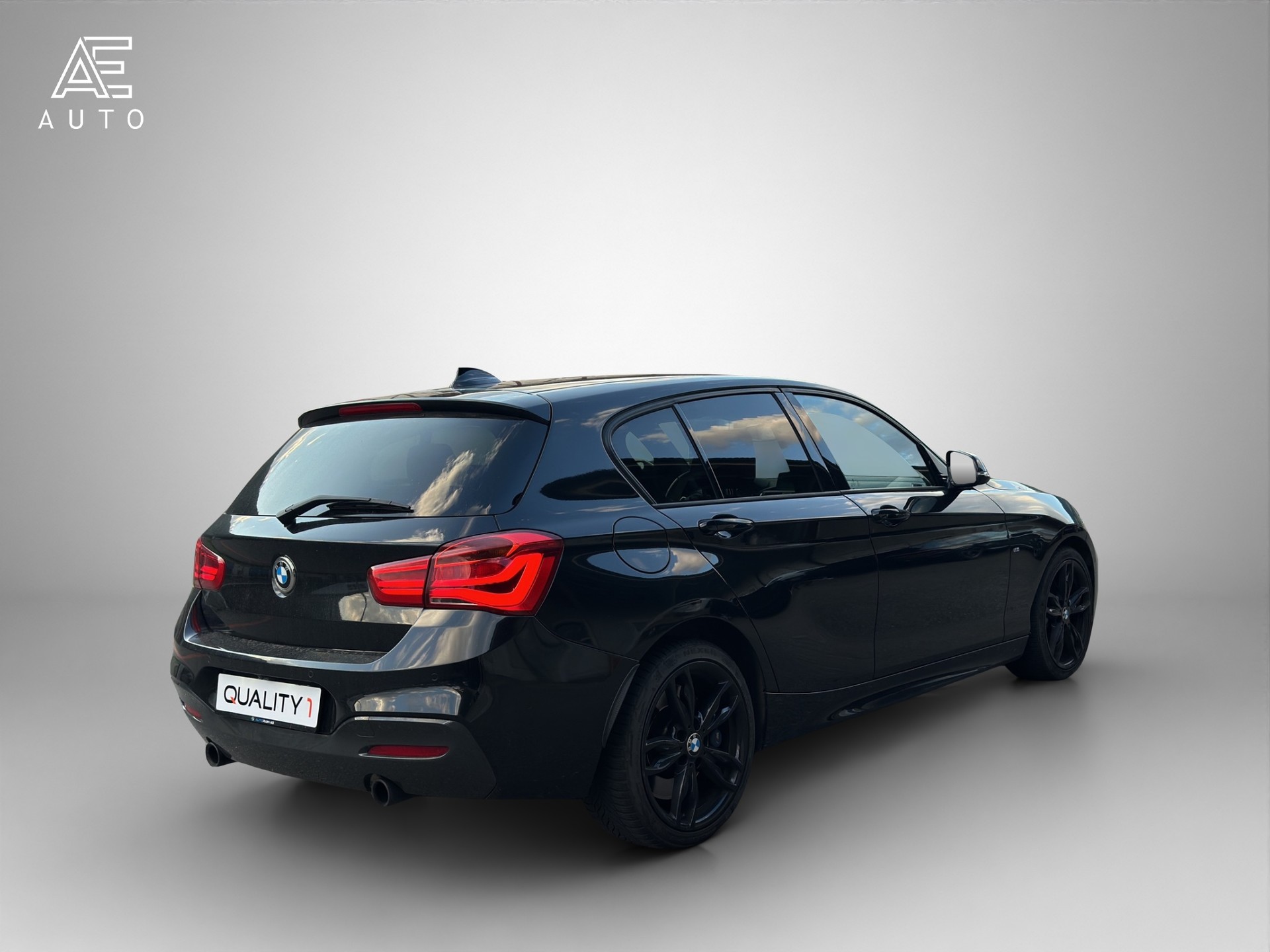 BMW M135i xDrive Steptronic-image-6