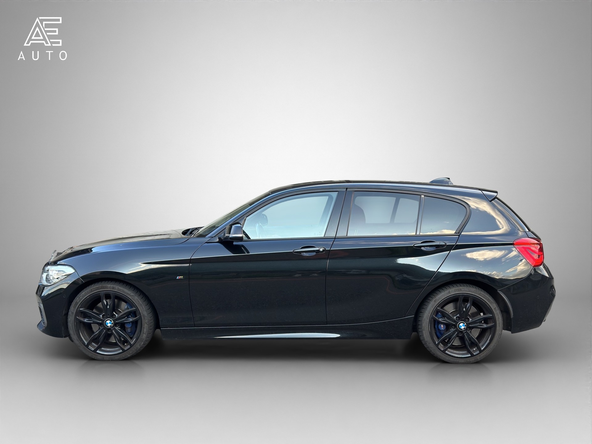 BMW M135i xDrive Steptronic-image-3