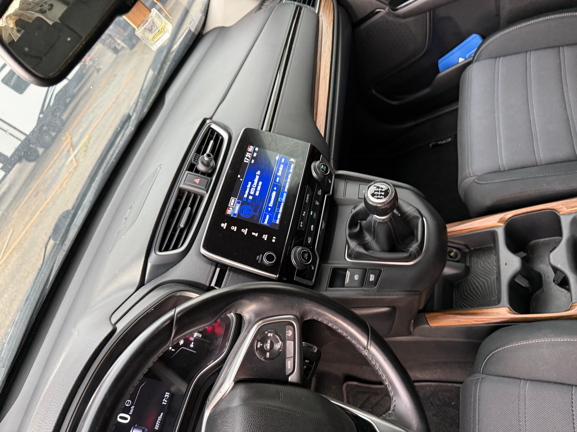 HONDA CR-V 1.5 i-VTEC Elegance 4WD-image-4