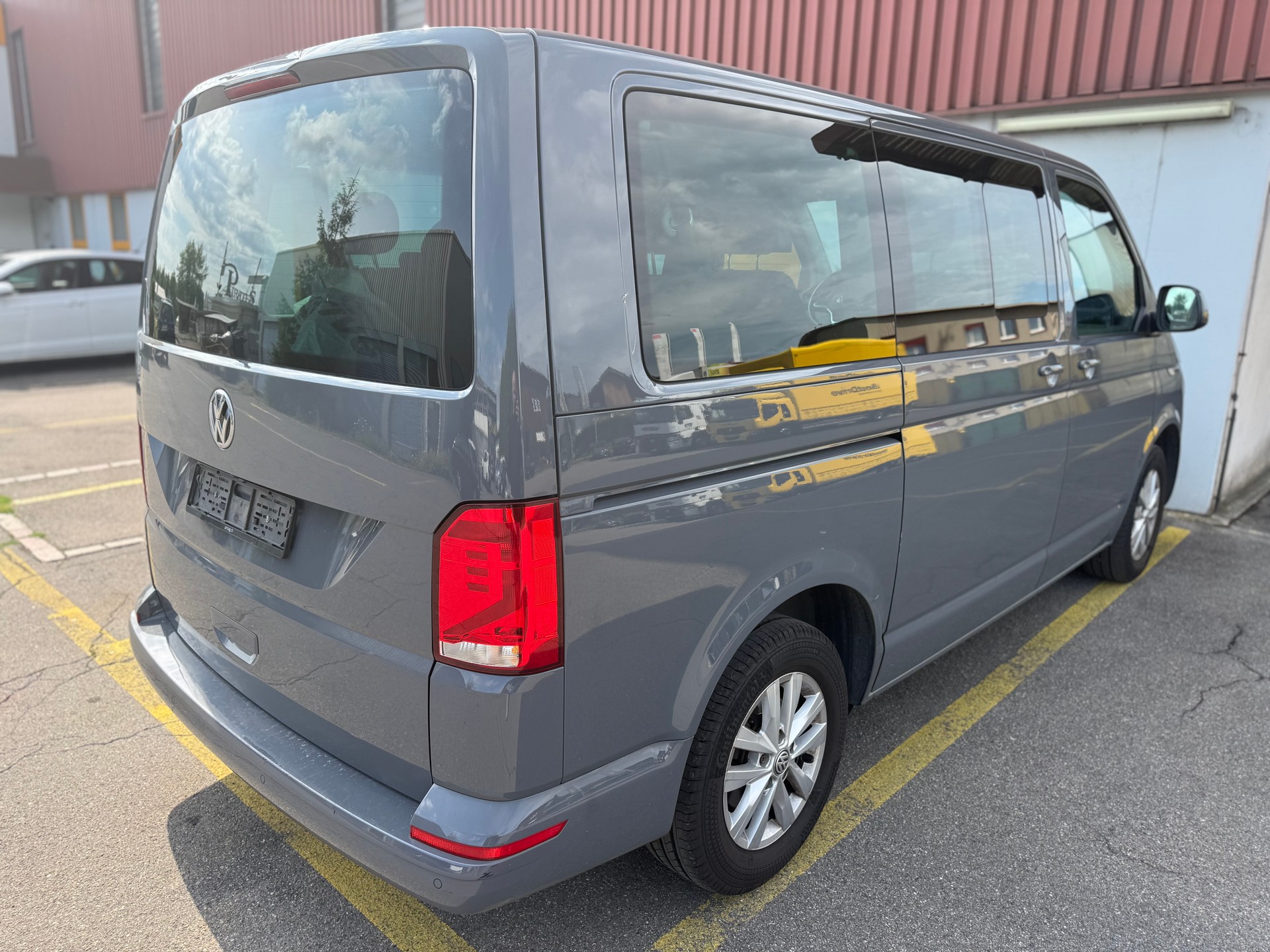 VW T6.1 Caravelle 2.0 TDI DSG-image-2